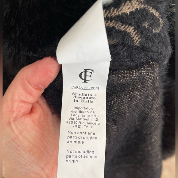 Carla Ferroni by Lady Jane Elegant Black and Tan Floral Paisley Faux Fur Shawl - Picture 12 of 13